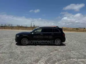 Mercedes Benz GLB 200 AMG Premium Plus 2024
