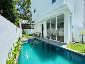 Super Luxury Beautiful House for Sale with Swimming Pool - Piliyandala