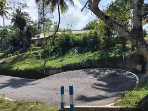 කලුතර නේවාසික බිම් කොටස්