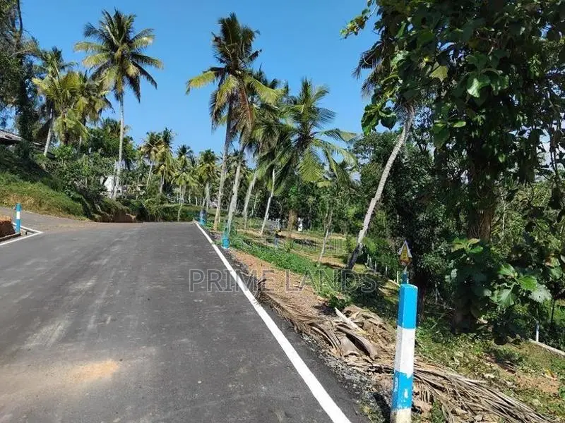 කලුතර නේවාසික බිම් කොටස්