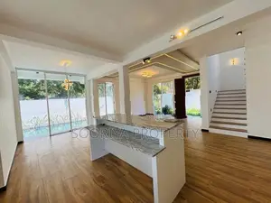 Super Luxury Beautiful House for Sale with Swimming Pool - Piliyandala