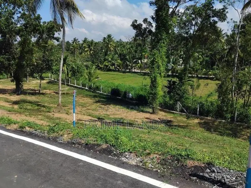 කලුතර නේවාසික බිම් කොටස්
