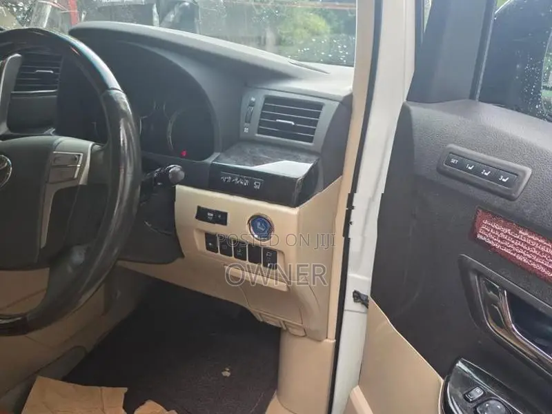 Toyota Vellfire Hybrid 2012