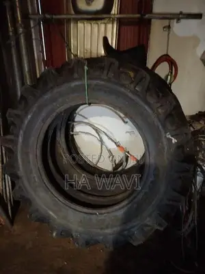 John Deere Tractor Tyre 13.6-28