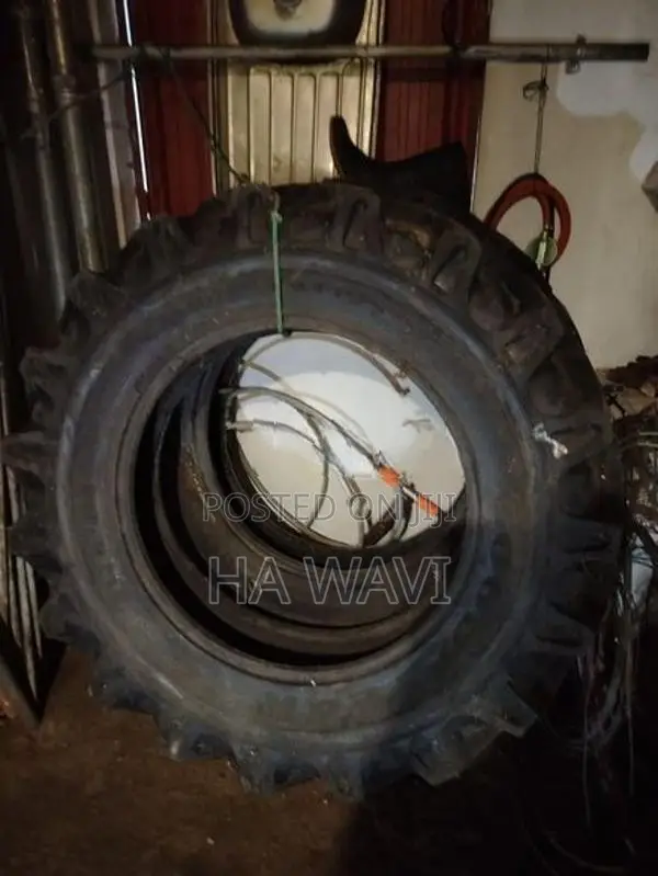John Deere Tractor Tyre 13.6-28