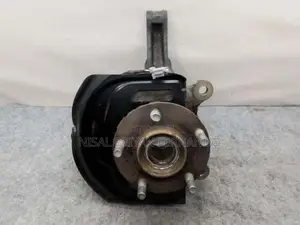 Nissan X Trail NT31 Front Hub With Knuckle Arm