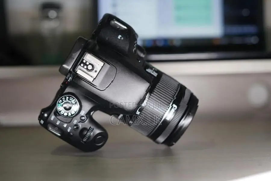 Canon 800D