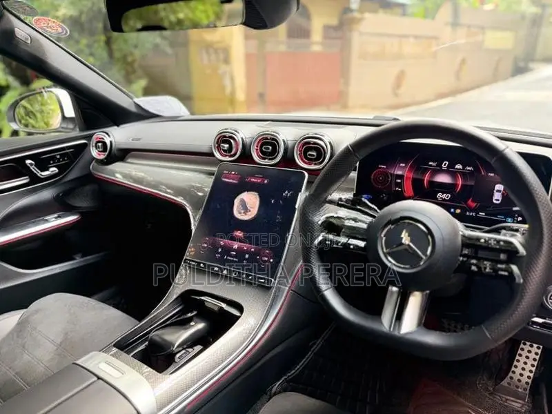 Mercedes Benz C200 AMG Premium Plus 2024