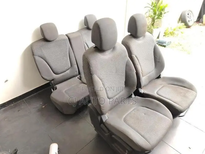 Nissan Wingroad Y12 Seat Set