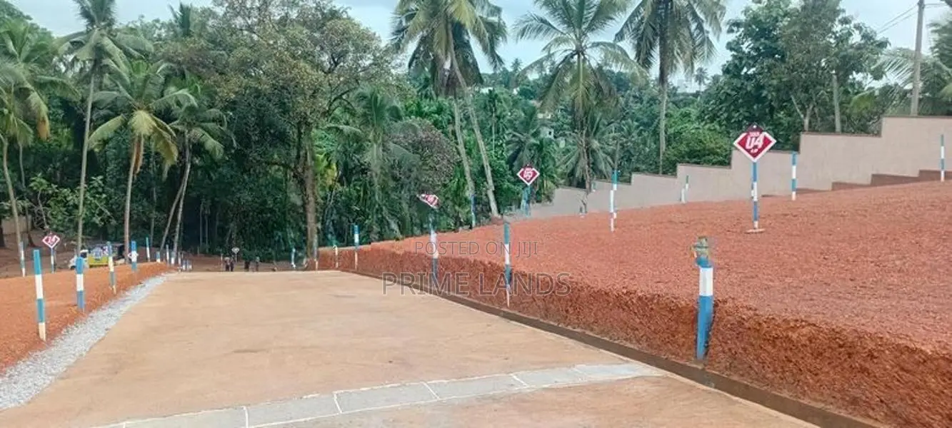 Land in Kadawatha Town