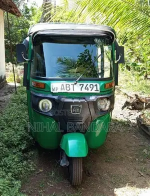 Bajaj RE 2019