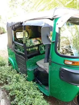 Bajaj RE 2019