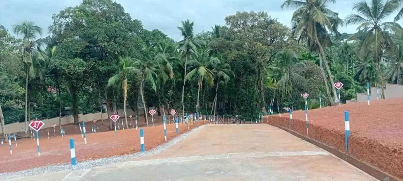 Land in Kadawatha Town