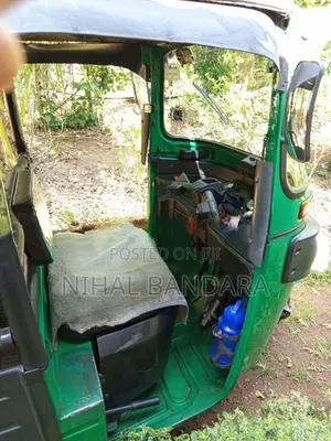 Bajaj RE 2019