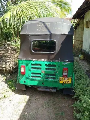 Bajaj RE 2019
