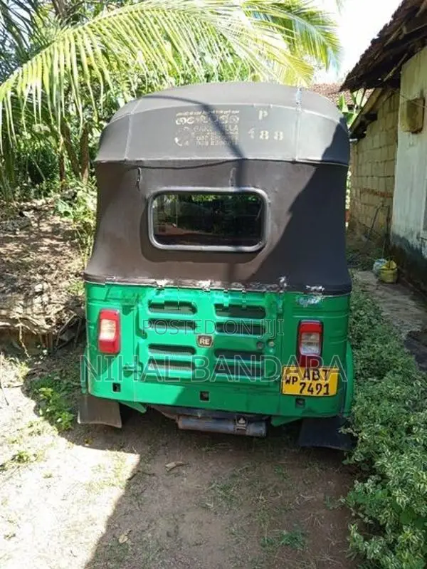 Bajaj RE 2019