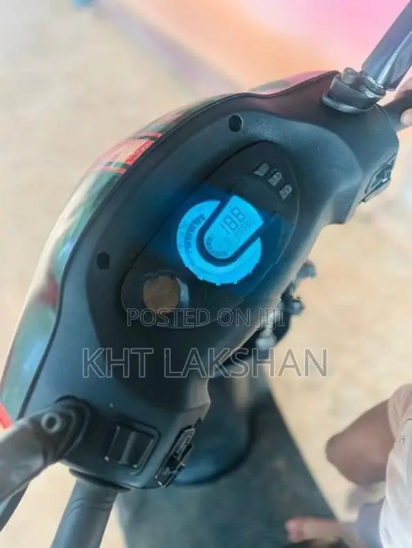 Mahindra Uzo 125 2015