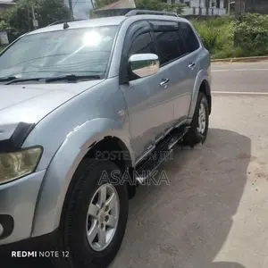 Mitsubishi Montero 2012