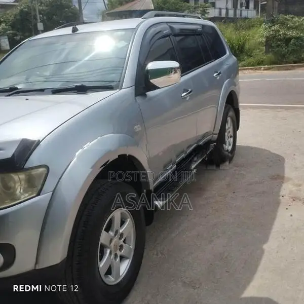 Mitsubishi Montero 2012
