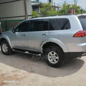 Mitsubishi Montero 2012