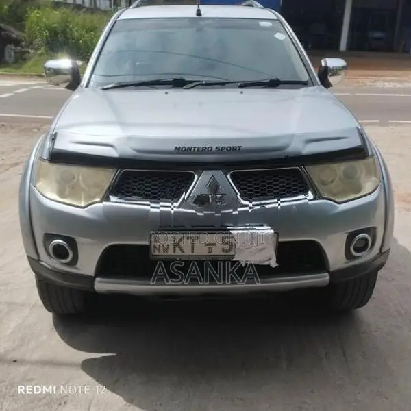 Mitsubishi Montero 2012