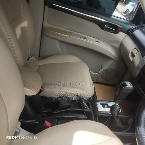 Mitsubishi Montero 2012