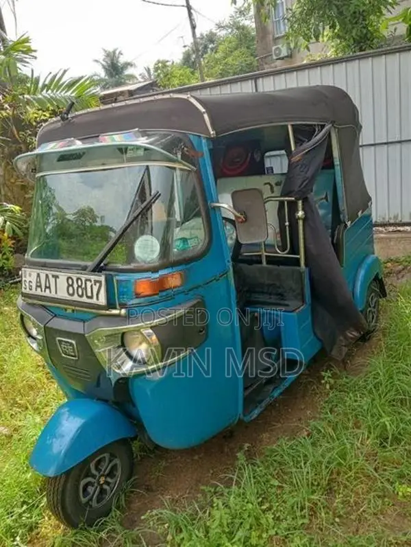 Bajaj RE 2017