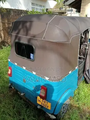 Bajaj RE 2017