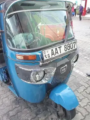 Bajaj RE 2017