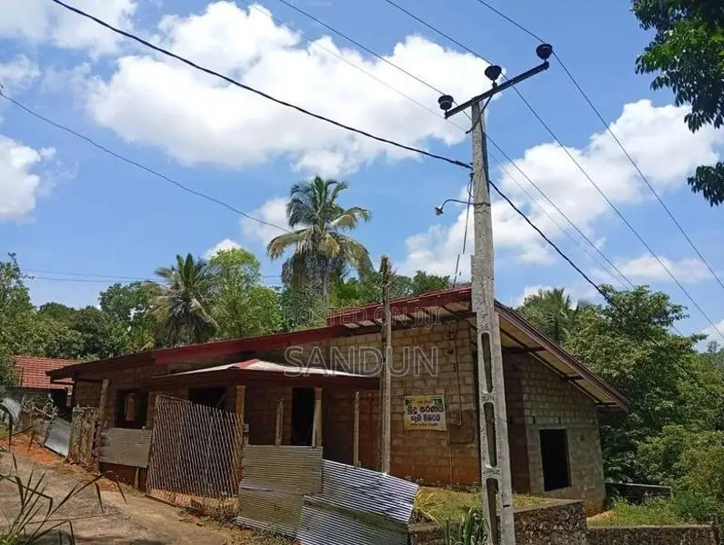 3 Bedroom House in Warakapola, Alawwa