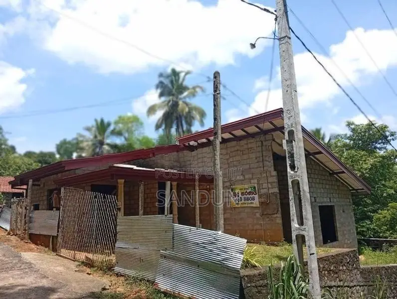 3 Bedroom House in Warakapola, Alawwa