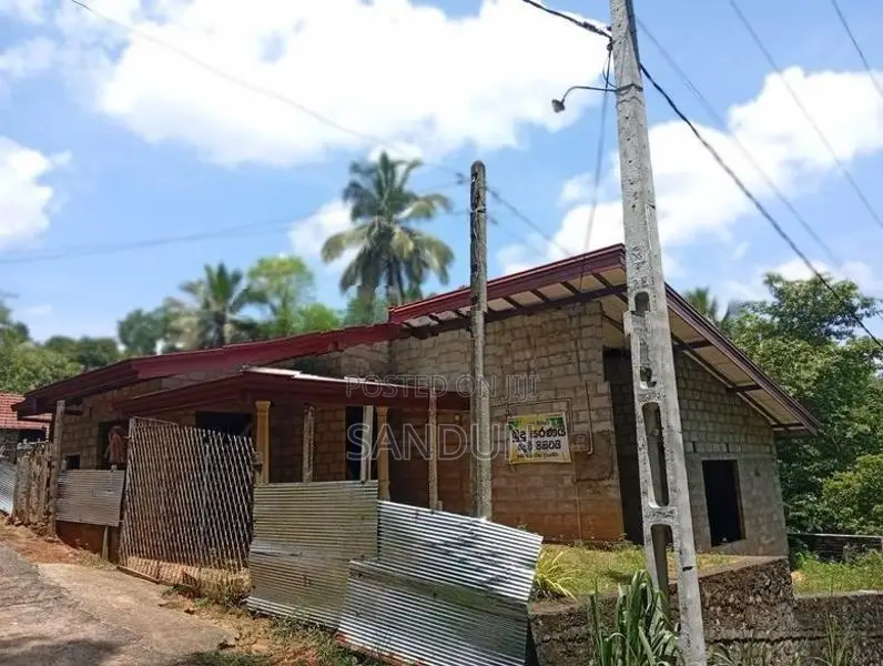 3 Bedroom House in Warakapola, Alawwa