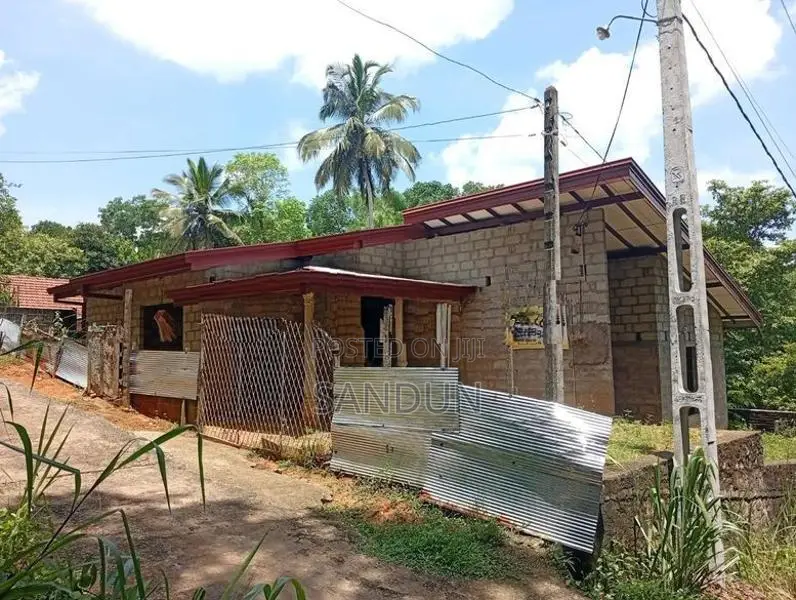 3 Bedroom House in Warakapola, Alawwa