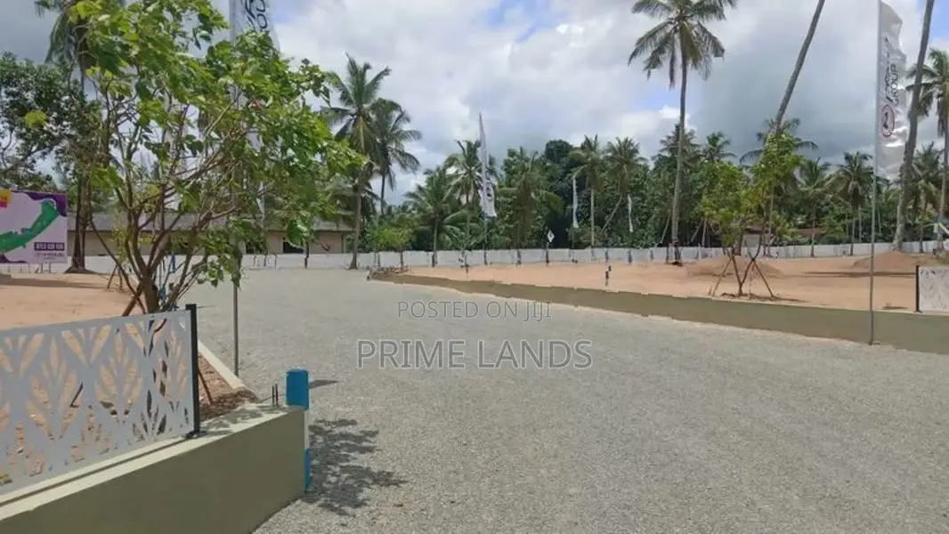 නිට්ටබුව තිහාරිය නගර දෙකටම මැදිව නුවර ප්‍රධාන බස් පාරට මිටර් 100යි ඉඩම