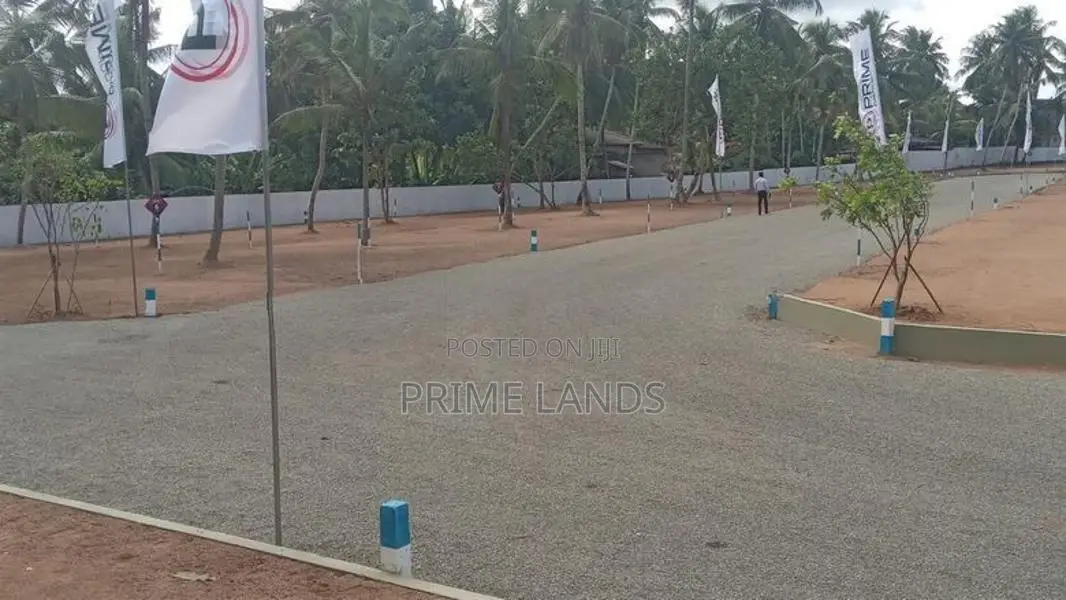නිට්ටබුව තිහාරිය නගර දෙකටම මැදිව නුවර ප්‍රධාන බස් පාරට මිටර් 100යි ඉඩම