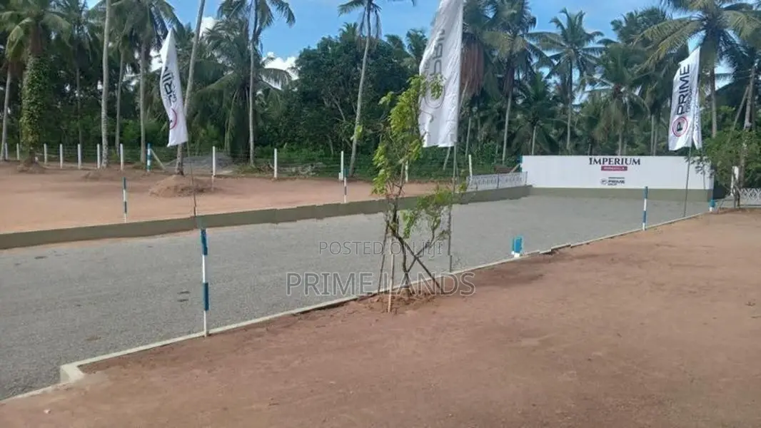 නිට්ටබුව තිහාරිය නගර දෙකටම මැදිව නුවර ප්‍රධාන බස් පාරට මිටර් 100යි ඉඩම