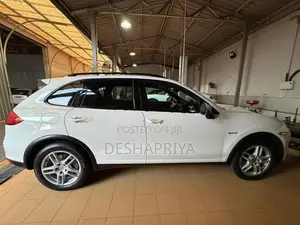Porsche Cayenne S Hybrid 2013