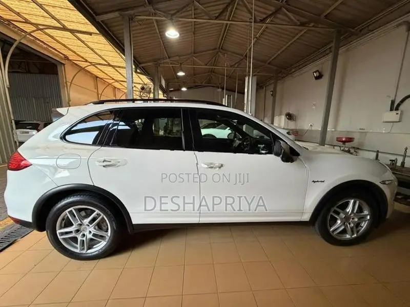 Porsche Cayenne S Hybrid 2013