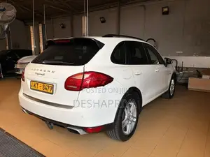 Porsche Cayenne S Hybrid 2013