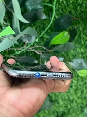 Apple iPhone 11 64 GB (Used)