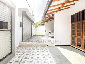 Two Story House for Sale in Nugegoda