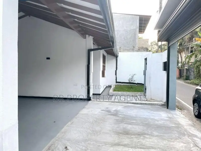 Two Story House for Sale in Nugegoda