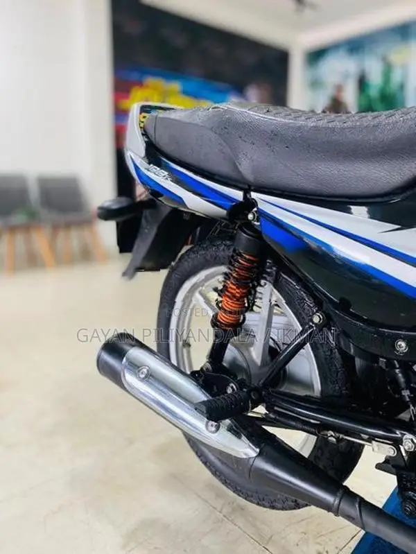 Bajaj CT100 2025