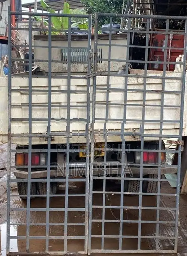 Gate