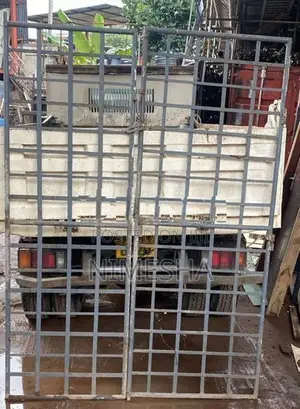 Gate