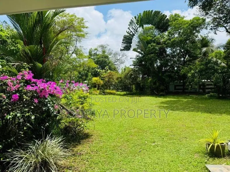 Super Luxury Modern House for Sale - Boralesgamuwa