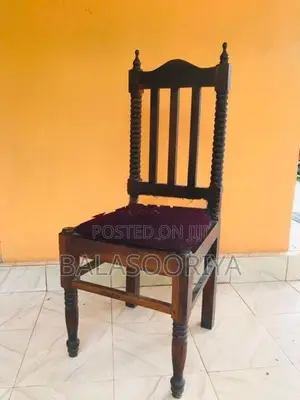 තෙක්ක කැම මේසයක් සහ මේස පුටු