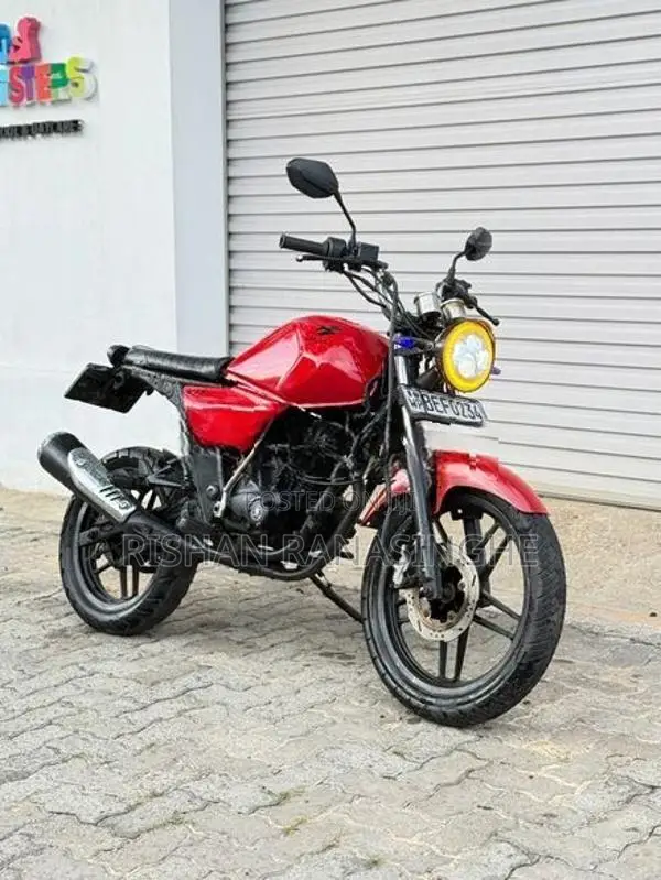 Bajaj V15 2016