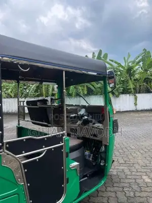 Bajaj RE 205 2025