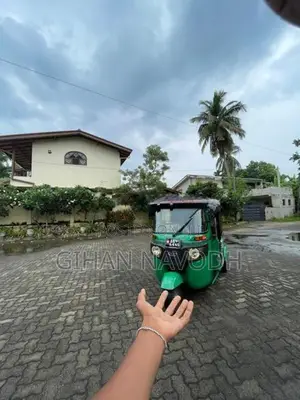 Bajaj RE 205 2025